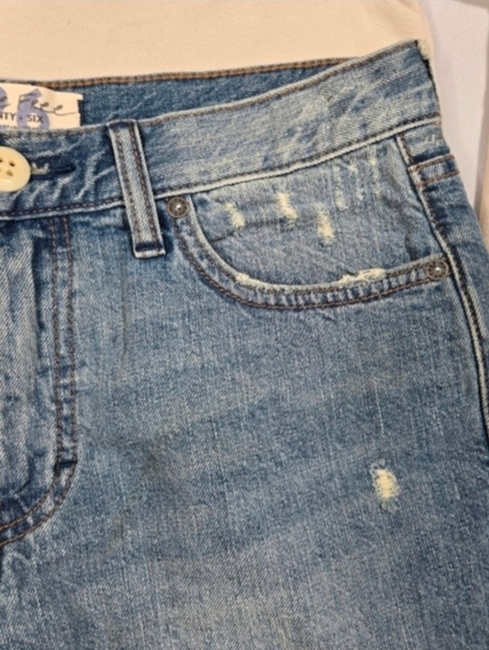 We The Free‎ Denim Short Size 26 Bermuda 10" Inseam Distressed Holes Frayed Hem - Picture 6 of 13